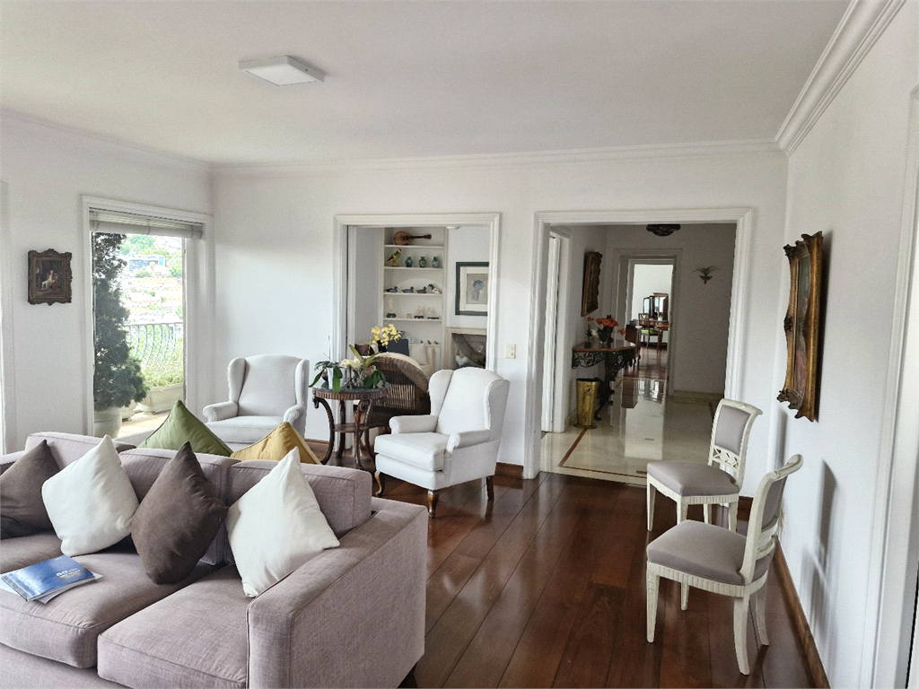 Apartamento com 300m² no Alto de Pinheiros