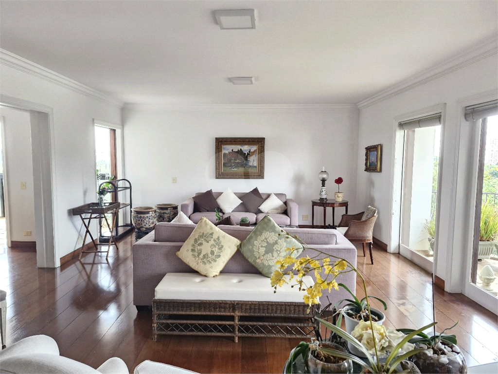Apartamento com 300m² no Alto de Pinheiros
