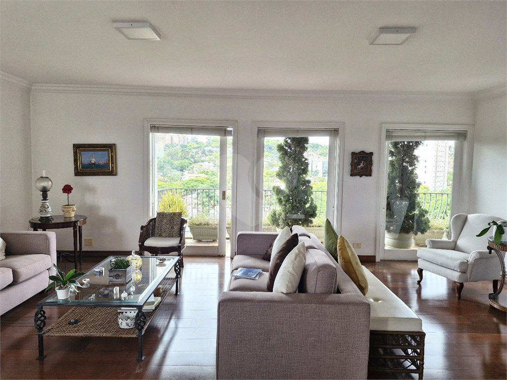 Apartamento com 300m² no Alto de Pinheiros