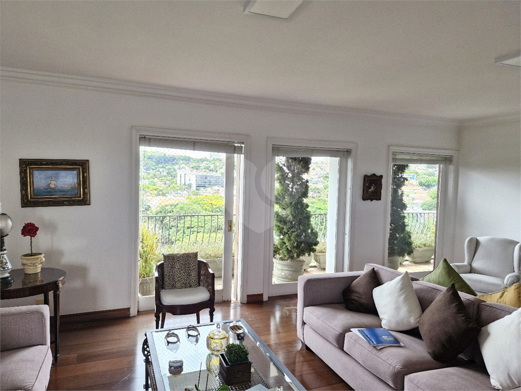 Apartamento com 300m² no Alto de Pinheiros