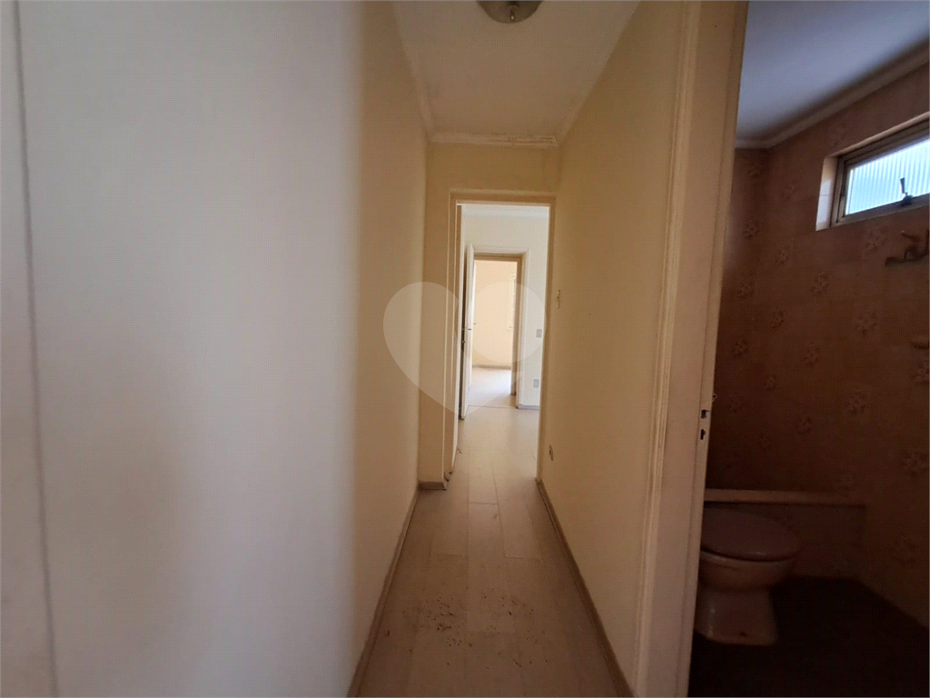 Casa de 105m² com sala de estar de 2 ambientes lavabo, copa e cozinha e pequeno quintal Pompéia