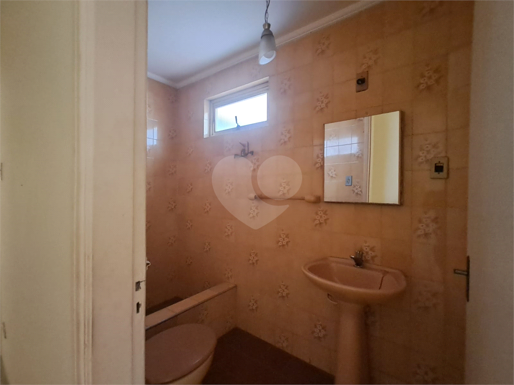 Casa de 105m² com sala de estar de 2 ambientes lavabo, copa e cozinha e pequeno quintal Pompéia