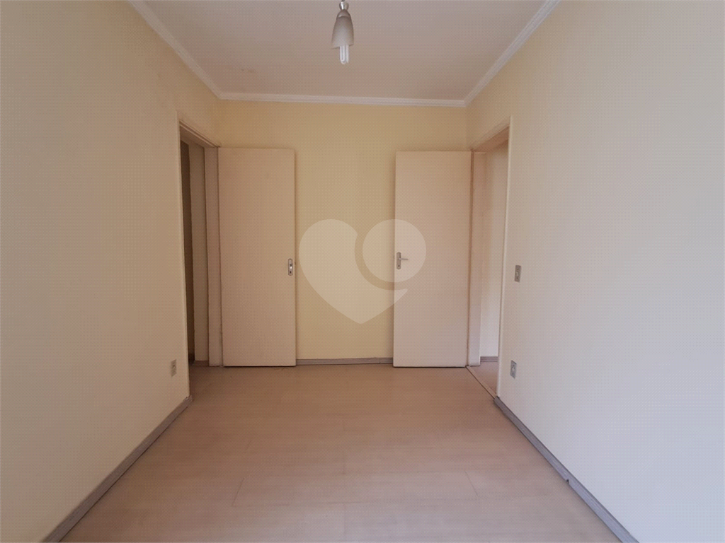 Casa de 105m² com sala de estar de 2 ambientes lavabo, copa e cozinha e pequeno quintal Pompéia