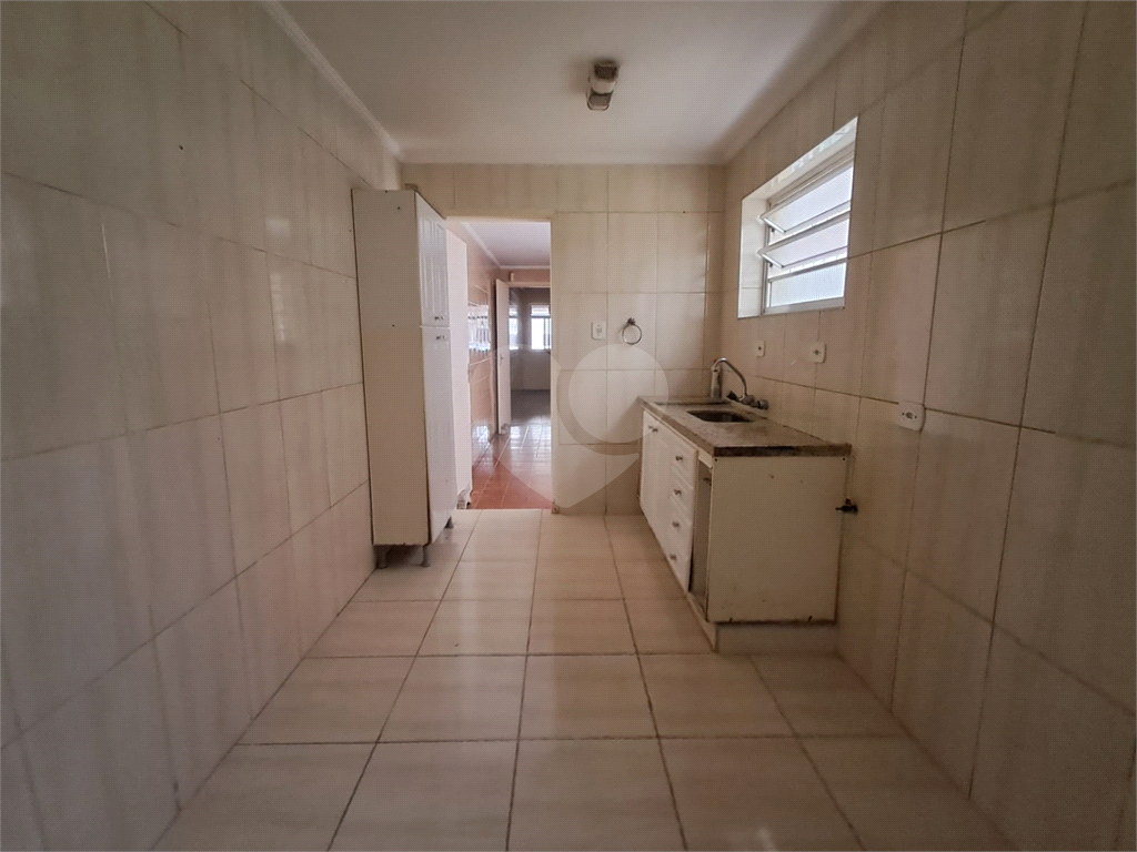 Casa de 105m² com sala de estar de 2 ambientes lavabo, copa e cozinha e pequeno quintal Pompéia