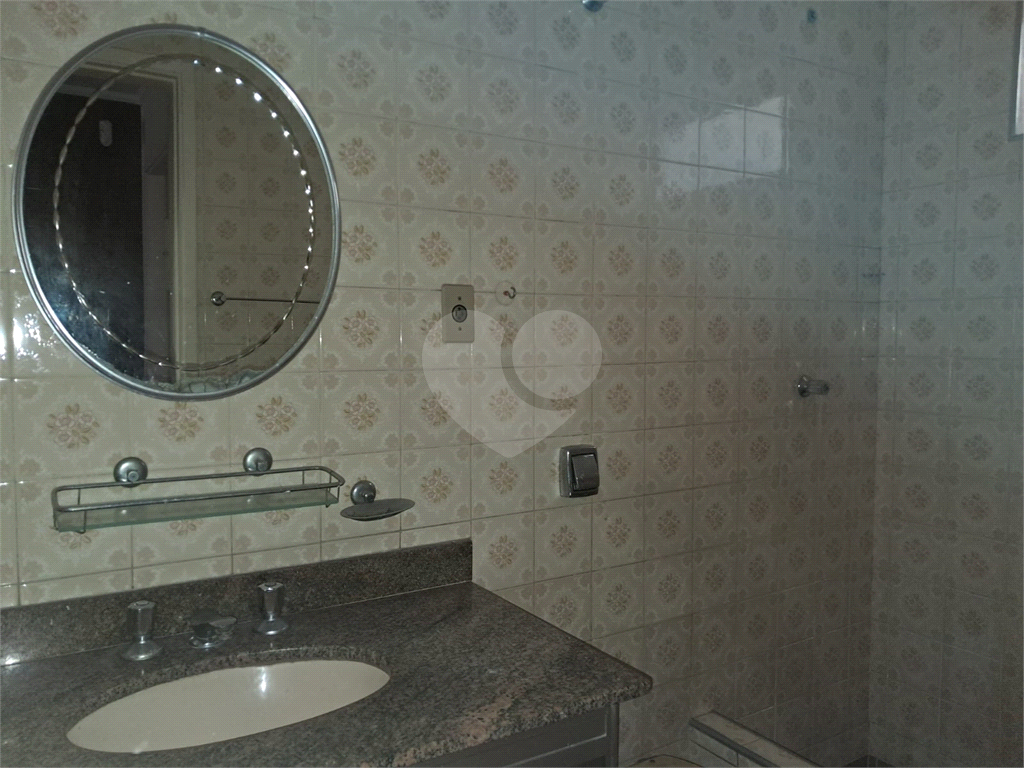 Casa de 105m² com sala de estar de 2 ambientes lavabo, copa e cozinha e pequeno quintal Pompéia