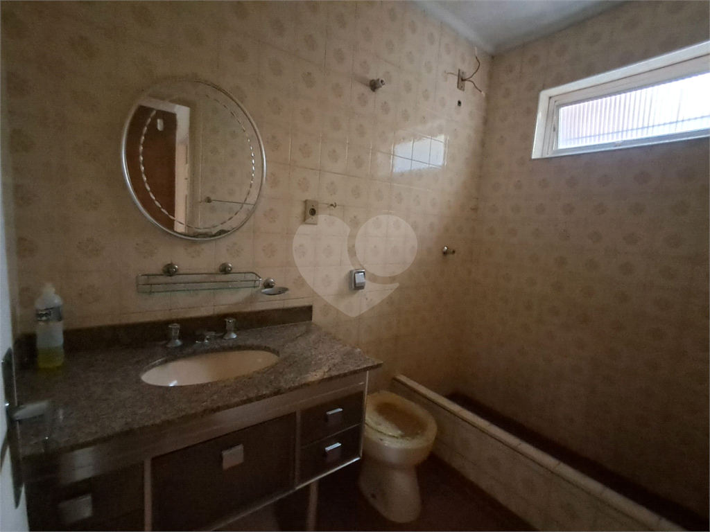 Casa de 105m² com sala de estar de 2 ambientes lavabo, copa e cozinha e pequeno quintal Pompéia