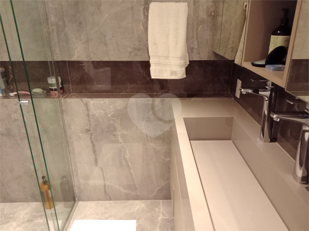 Lindo apartamento à venda no charmoso residencial Village de France