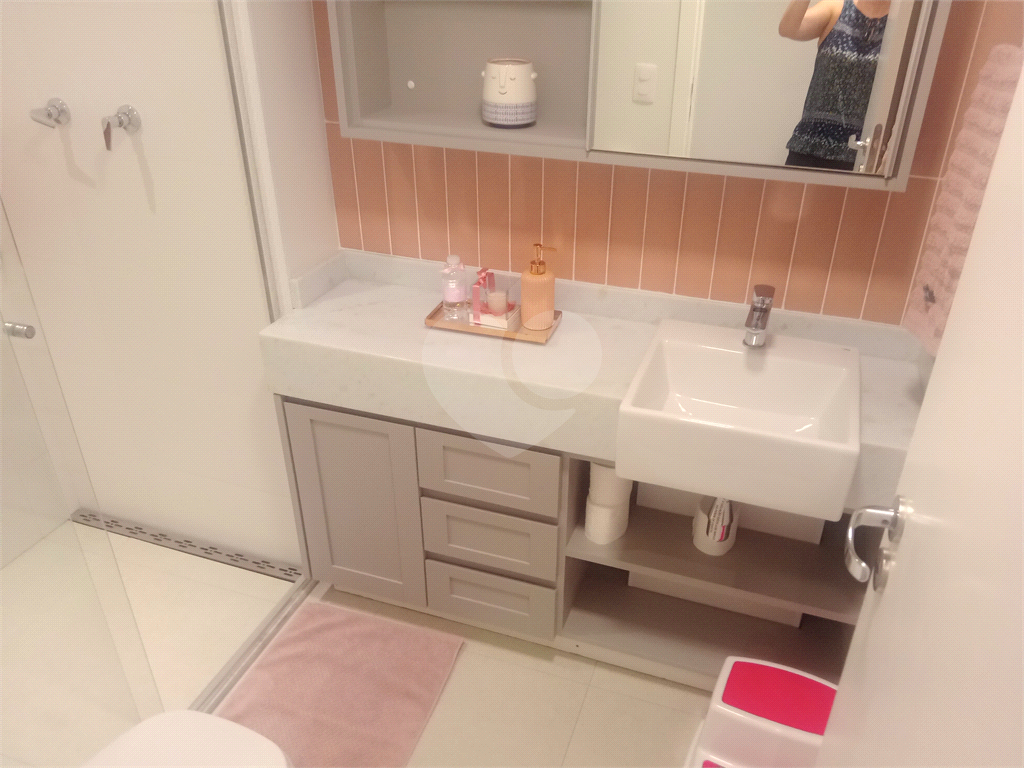 Lindo apartamento à venda no charmoso residencial Village de France