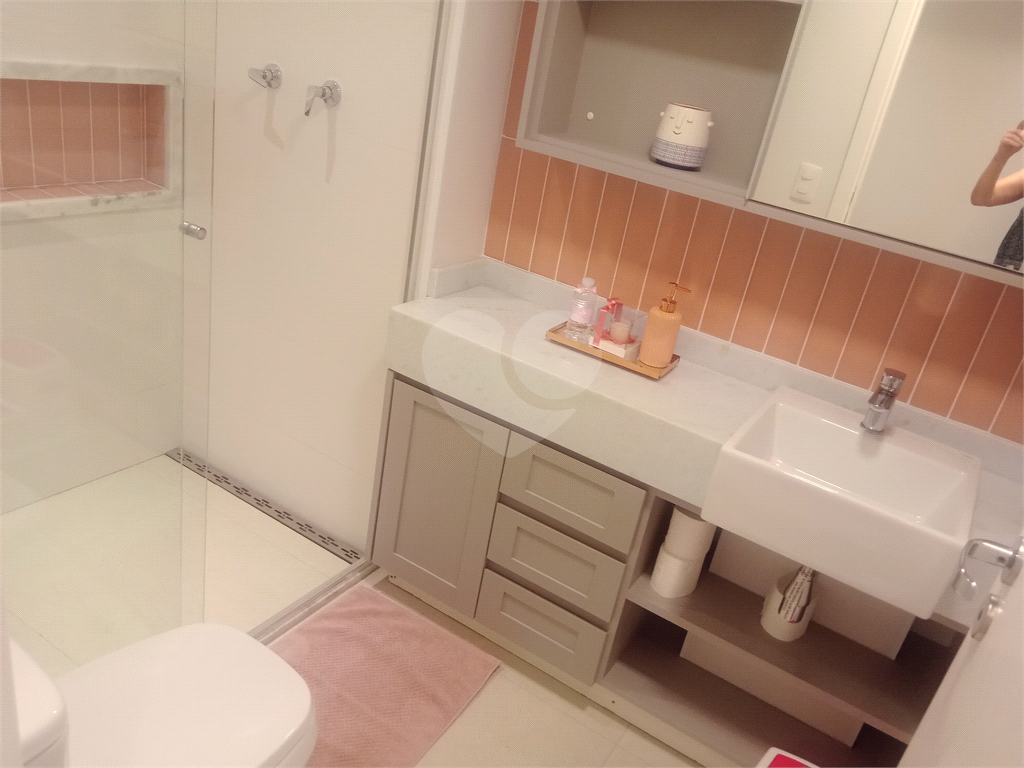 Lindo apartamento à venda no charmoso residencial Village de France