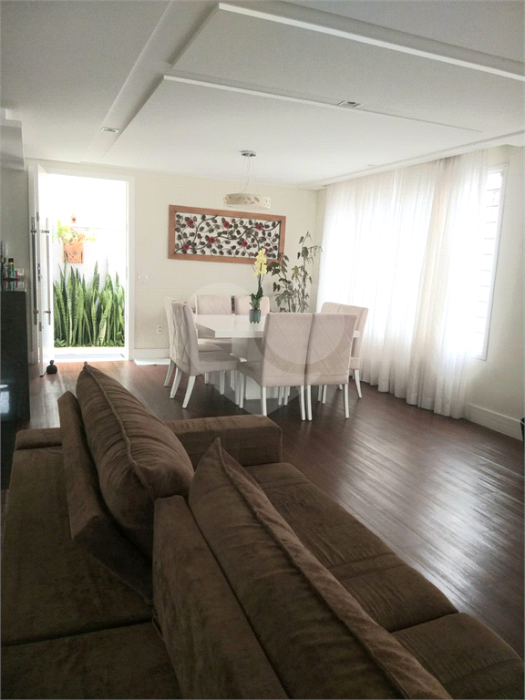 Sobrado, 3 quartos, 250 m² - Foto 1