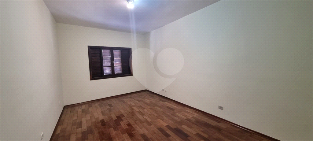 Sobrado em Santa Terezinha, com 2 dormitórios e 3 vagas.