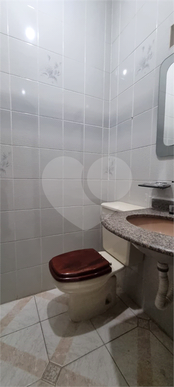 Sobrado em Santa Terezinha, com 2 dormitórios e 3 vagas.