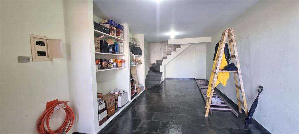 Sobrado em Santa Terezinha, com 2 dormitórios e 3 vagas.