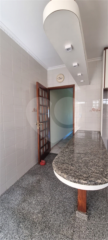 Sobrado em Santa Terezinha, com 2 dormitórios e 3 vagas.