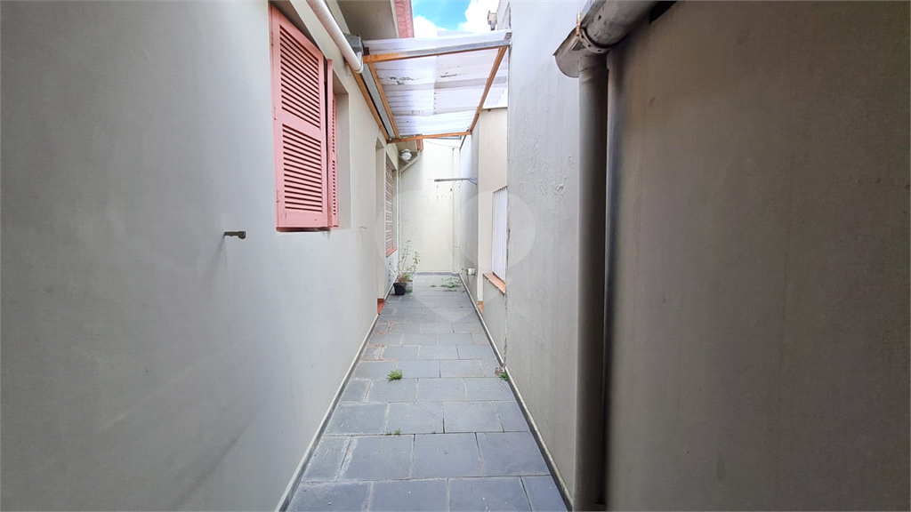 Sobrado à venda | 210 m² | 3 quartos (1 suíte) | 2 vagas na Vila Pedro Moreira!