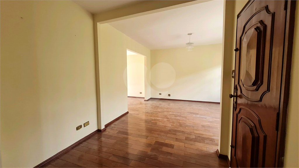 Sobrado à venda | 210 m² | 3 quartos (1 suíte) | 2 vagas na Vila Pedro Moreira!