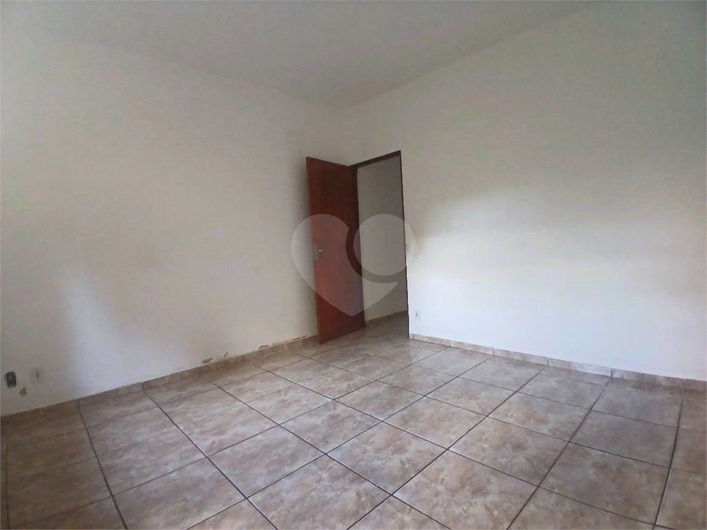 Casa à venda com 2 quartos, 70m² - Foto 18