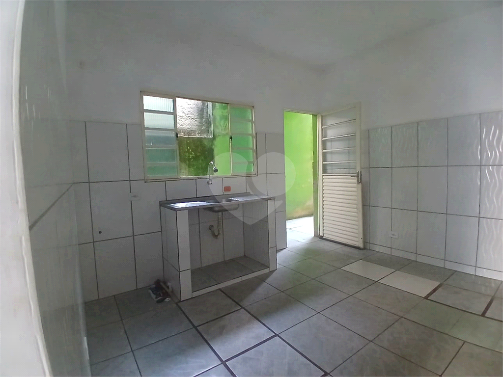 Casa à venda com 2 quartos, 70m² - Foto 9