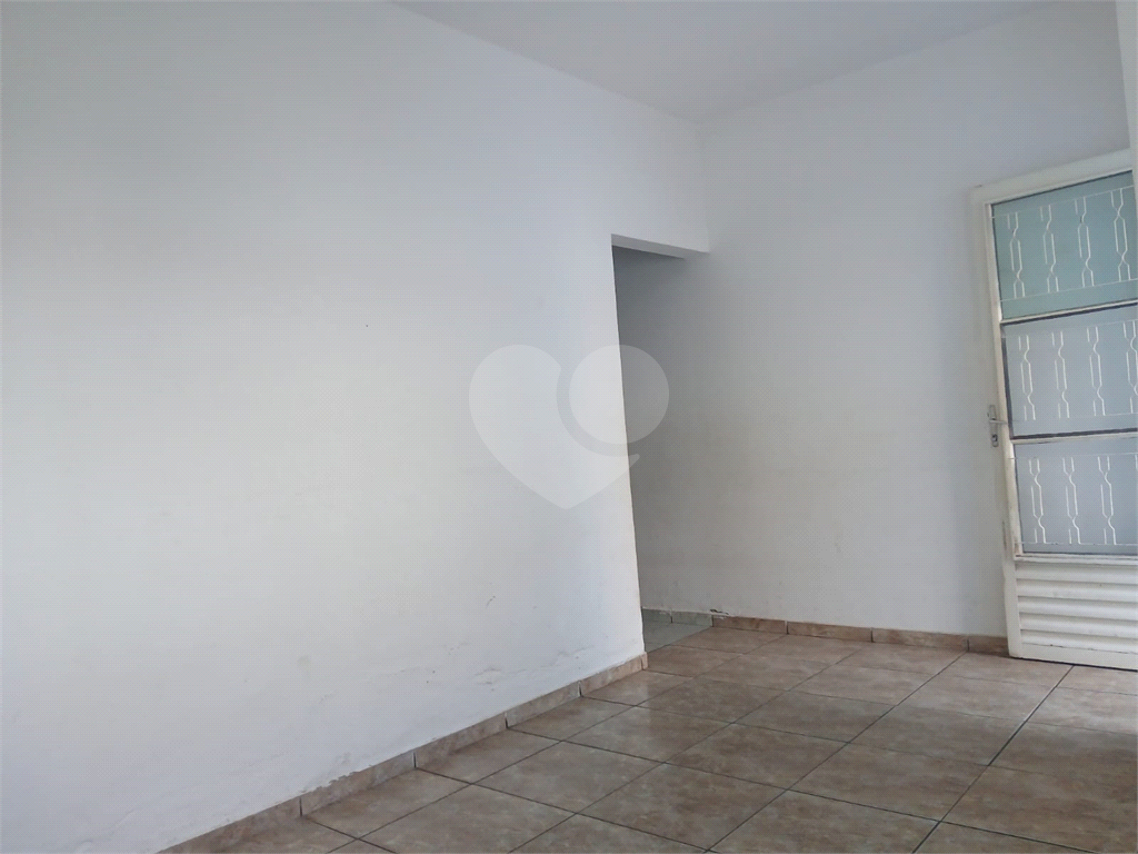Casa à venda com 2 quartos, 70m² - Foto 4