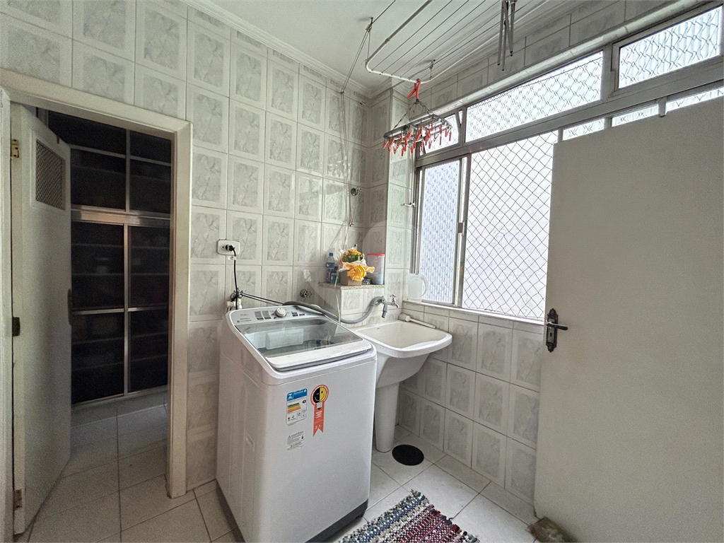 Apartamento de 120 m2 com Portaria 24hs em andar alto