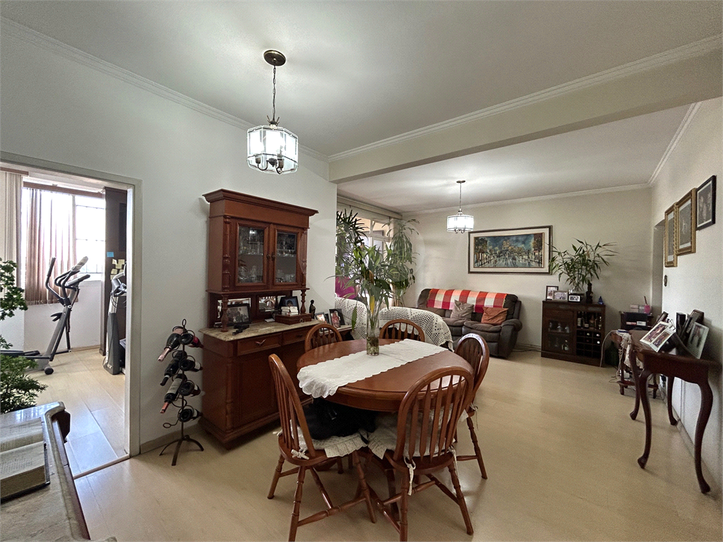 Apartamento de 120 m2 com Portaria 24hs em andar alto