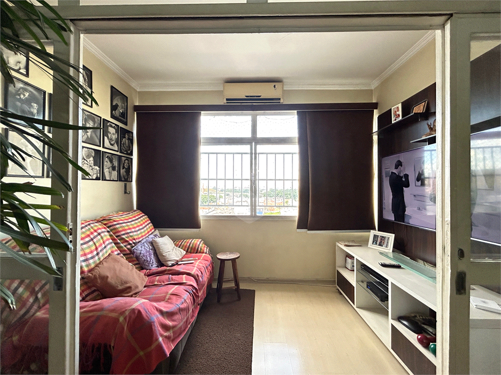 Apartamento de 120 m2 com Portaria 24hs em andar alto
