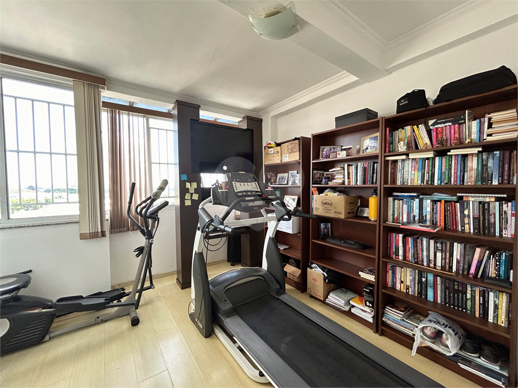 Apartamento de 120 m2 com Portaria 24hs em andar alto