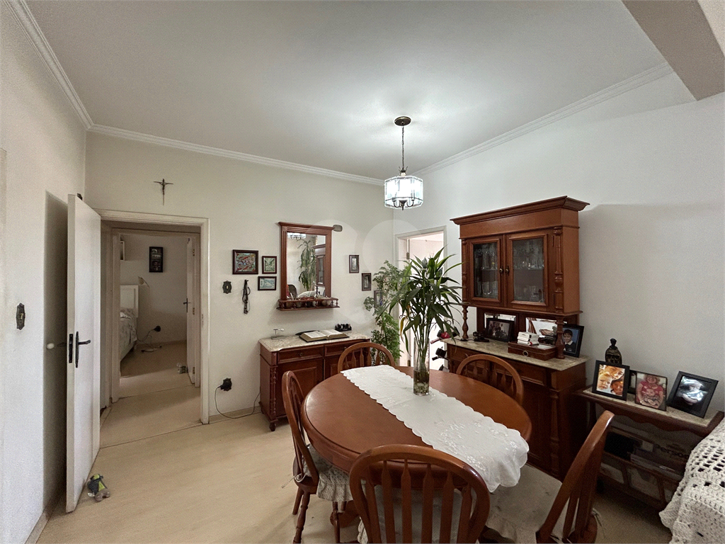 Apartamento de 120 m2 com Portaria 24hs em andar alto