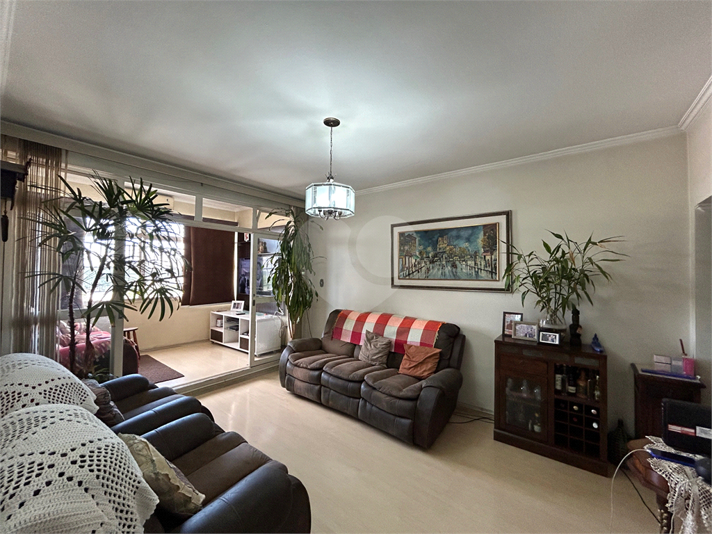 Apartamento de 120 m2 com Portaria 24hs em andar alto
