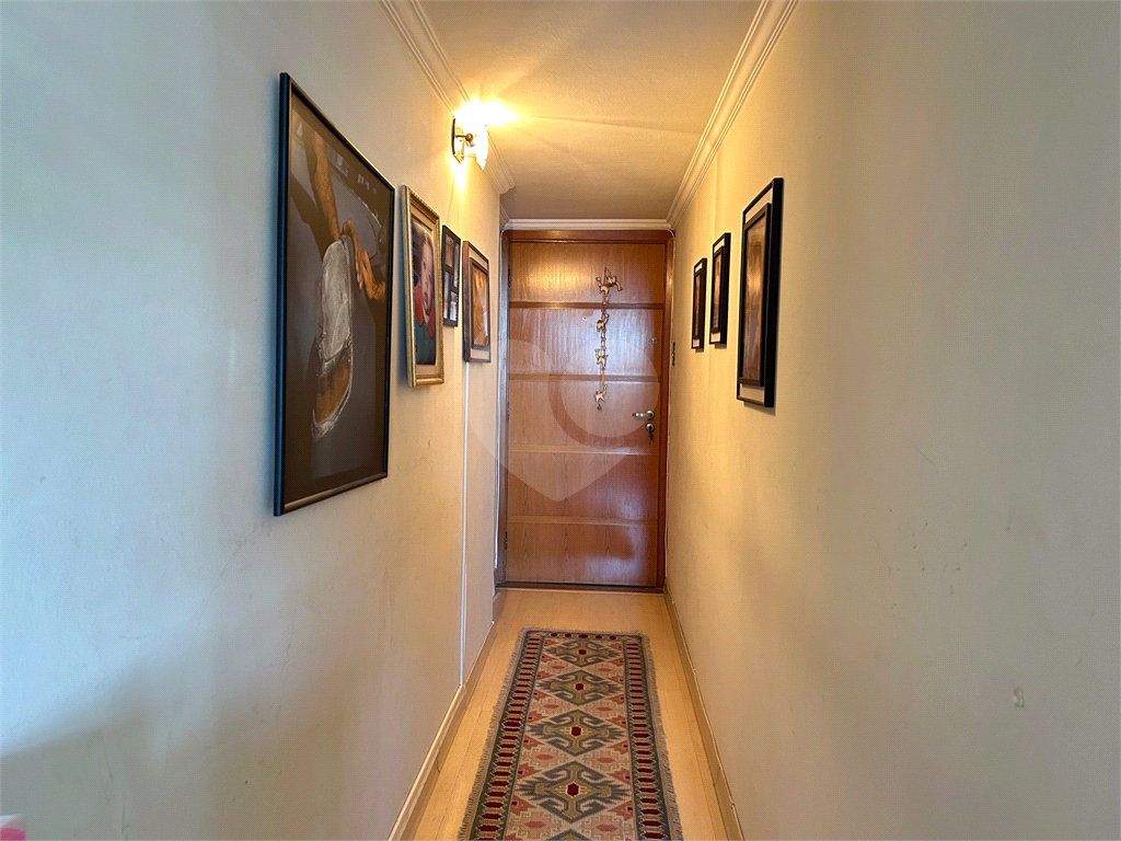Apartamento de 120 m2 com Portaria 24hs em andar alto