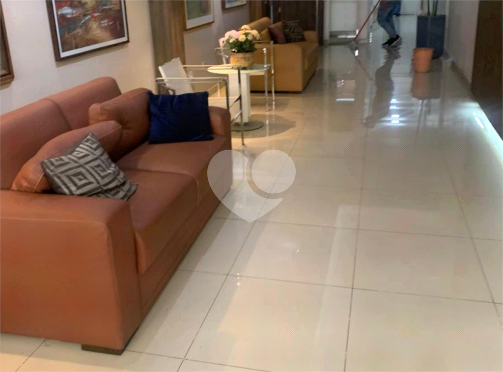 Apartamento de 120 m2 com Portaria 24hs em andar alto