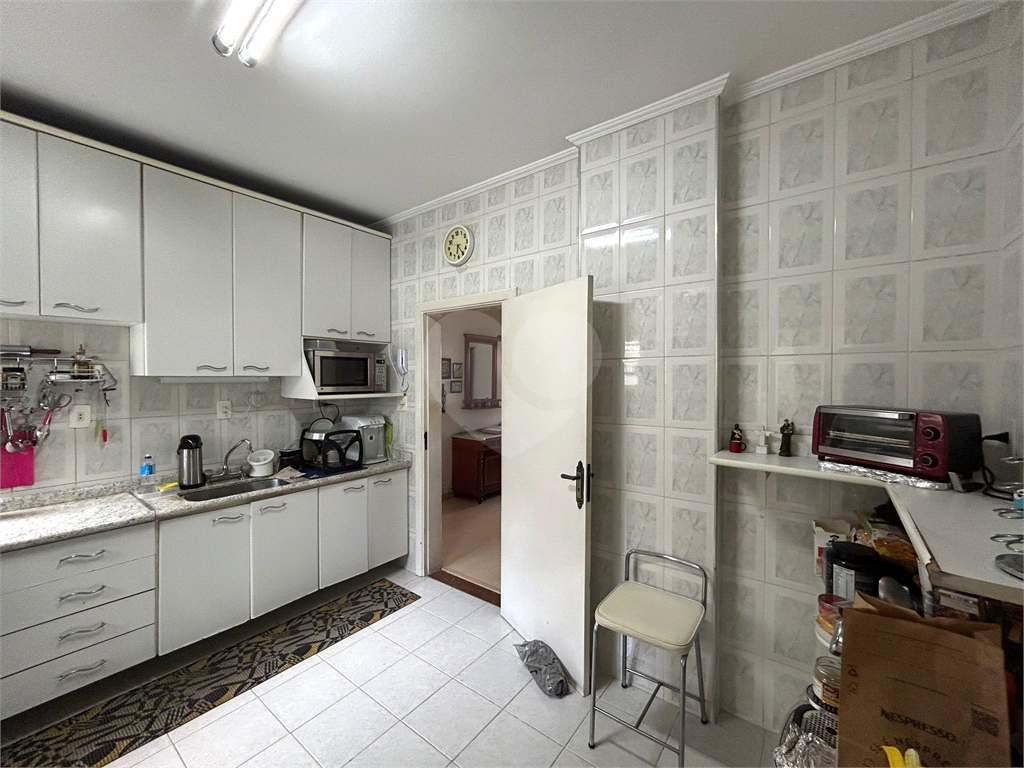 Apartamento de 120 m2 com Portaria 24hs em andar alto