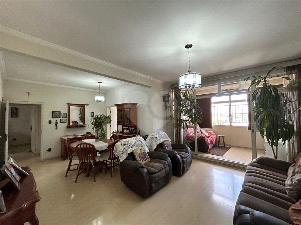 Apartamento de 120 m2 com Portaria 24hs em andar alto