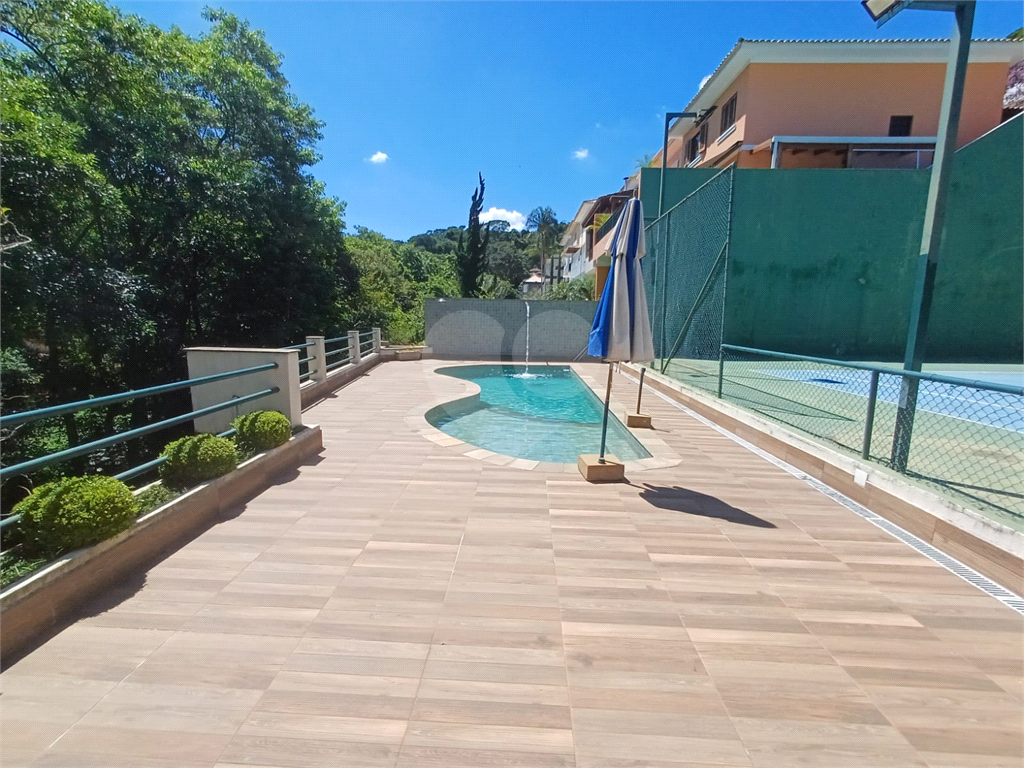 Terreno em Condomínio Fechado no Horto Florestal – 924m² com Lazer Incluso.