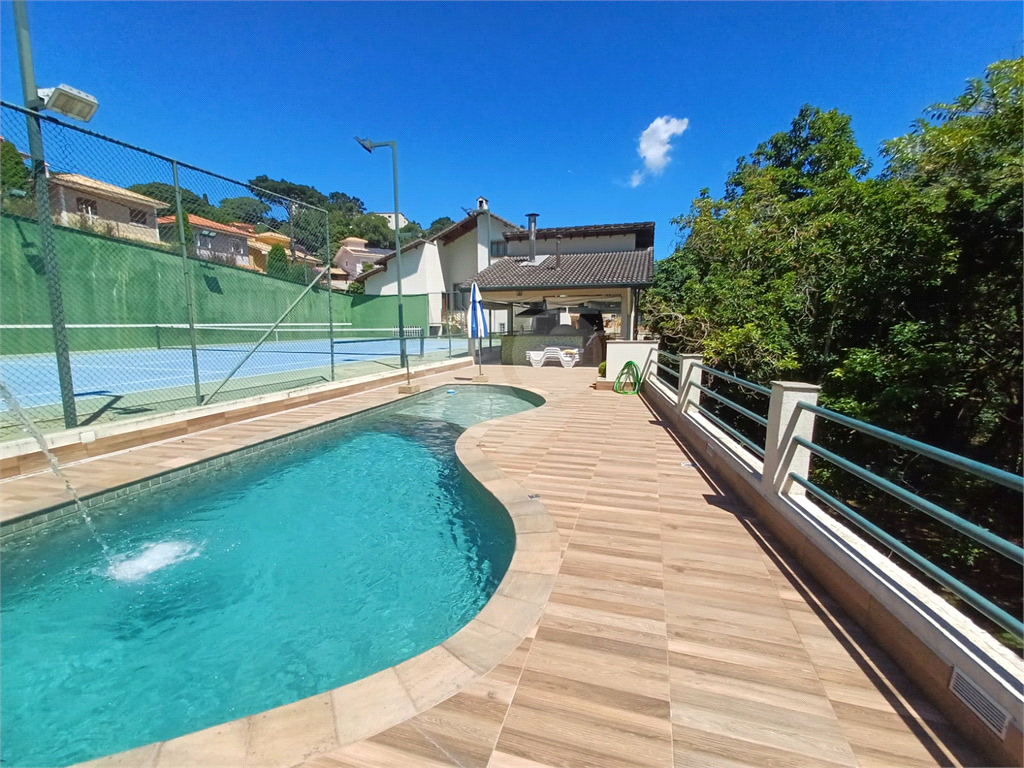 Terreno em Condomínio Fechado no Horto Florestal – 924m² com Lazer Incluso.