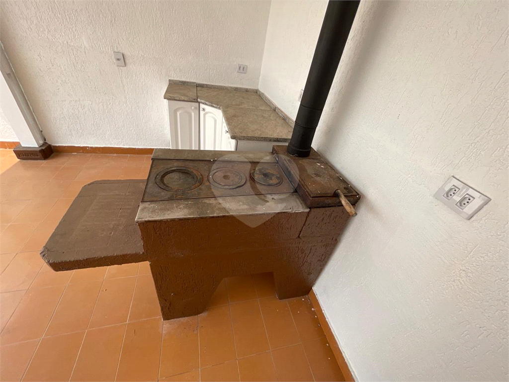 Sobrado Jardim Temembé/Vila Arnoni, 03 dormitórios, 1 suíte.