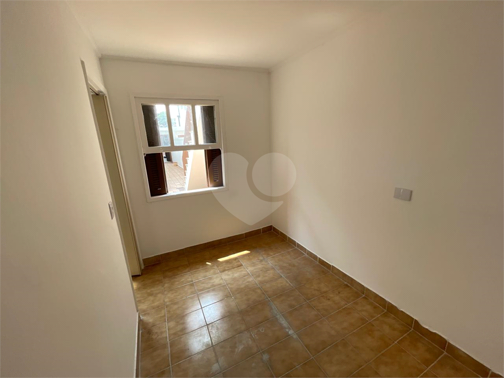 Sobrado Jardim Temembé/Vila Arnoni, 03 dormitórios, 1 suíte.