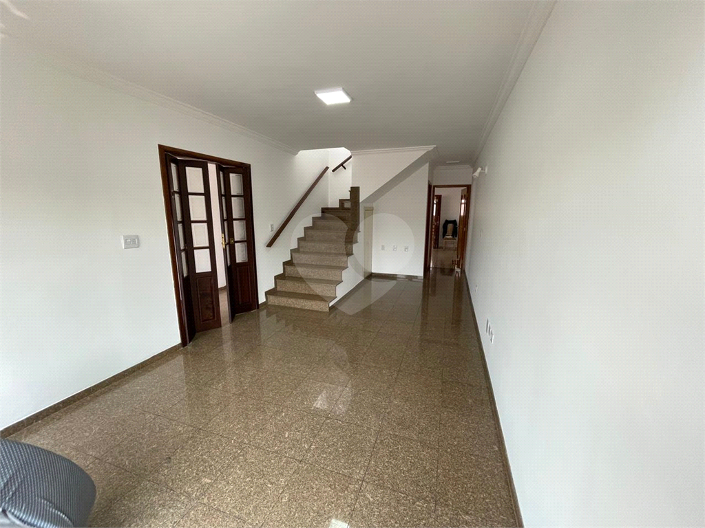 Sobrado Jardim Temembé/Vila Arnoni, 03 dormitórios, 1 suíte.