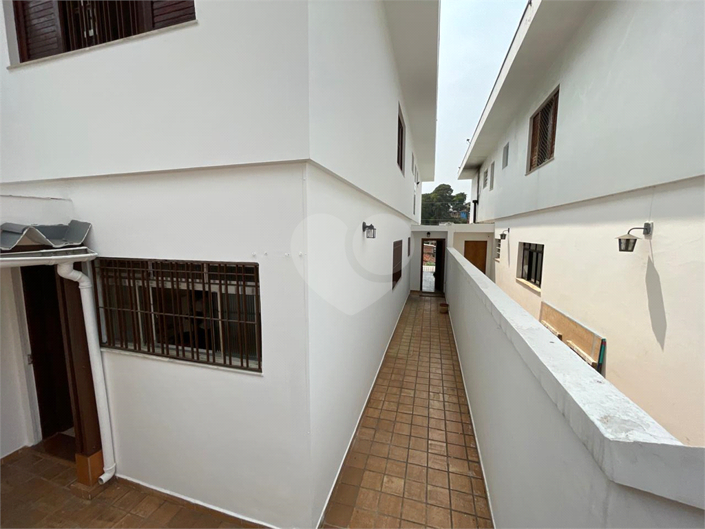 Sobrado Jardim Temembé/Vila Arnoni, 03 dormitórios, 1 suíte.