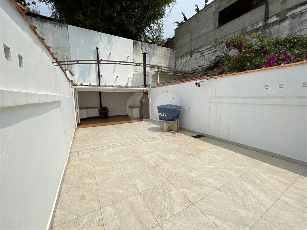 Sobrado Jardim Temembé/Vila Arnoni, 03 dormitórios, 1 suíte.