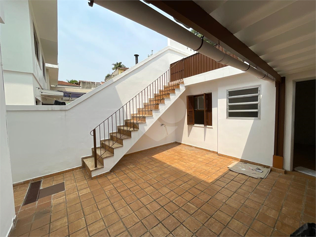 Sobrado Jardim Temembé/Vila Arnoni, 03 dormitórios, 1 suíte.