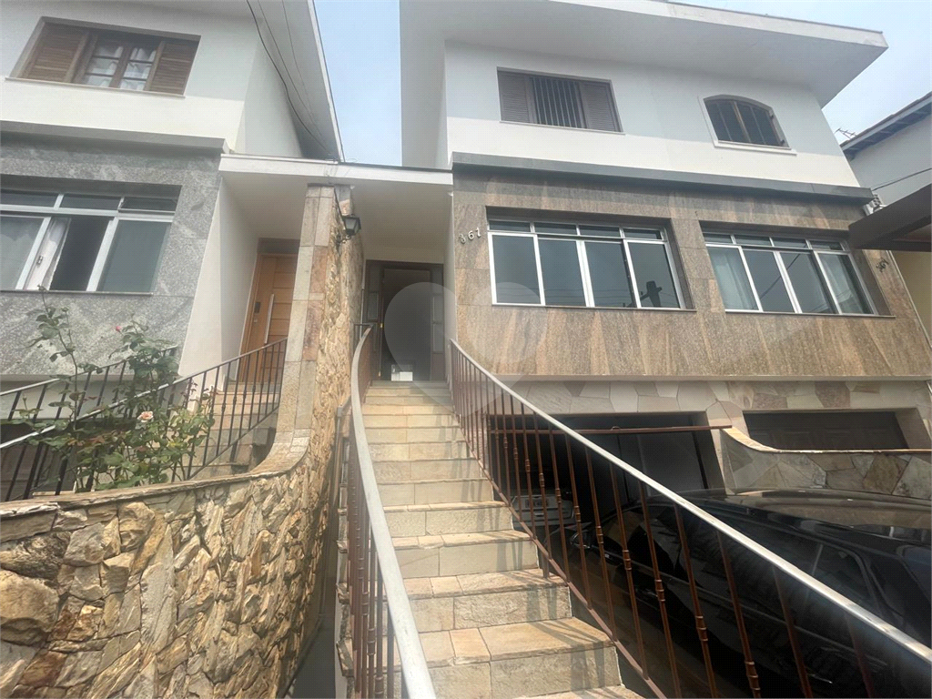 Sobrado Jardim Temembé/Vila Arnoni, 03 dormitórios, 1 suíte.