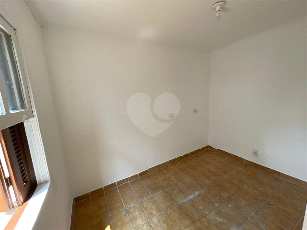 Sobrado Jardim Temembé/Vila Arnoni, 03 dormitórios, 1 suíte.