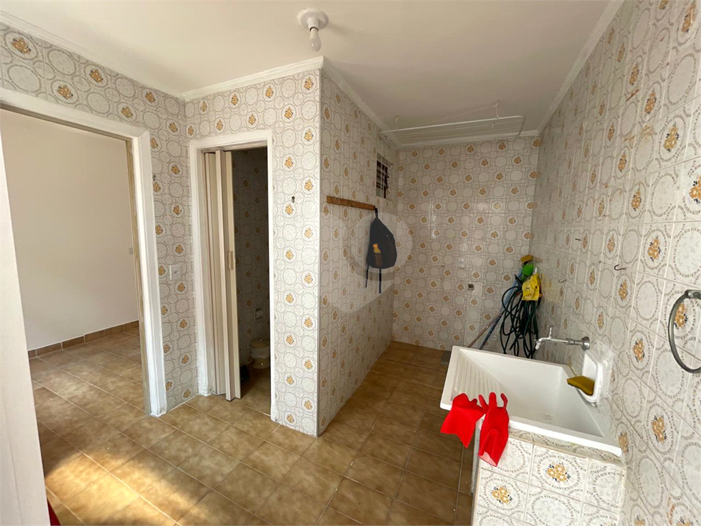 Sobrado Jardim Temembé/Vila Arnoni, 03 dormitórios, 1 suíte.