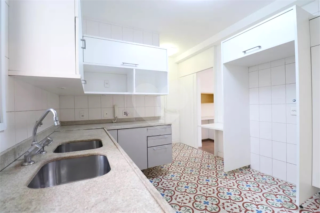 APARTAMENTO em PERDIZES