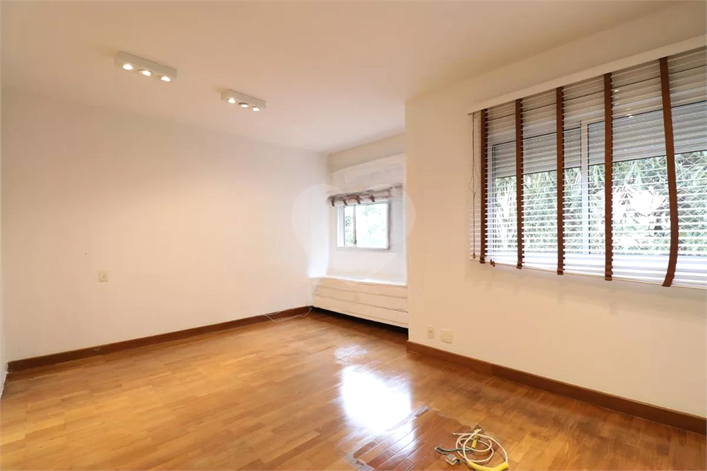 APARTAMENTO em PERDIZES