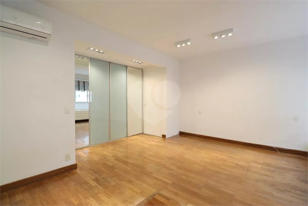 APARTAMENTO em PERDIZES