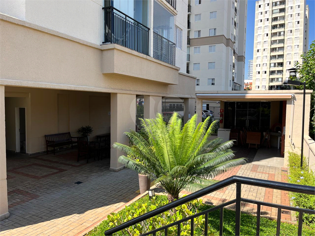 Apartamento venda GUARULHOS com 52m2, 2 quartos, sala com sacada e 1 vaga de garagem