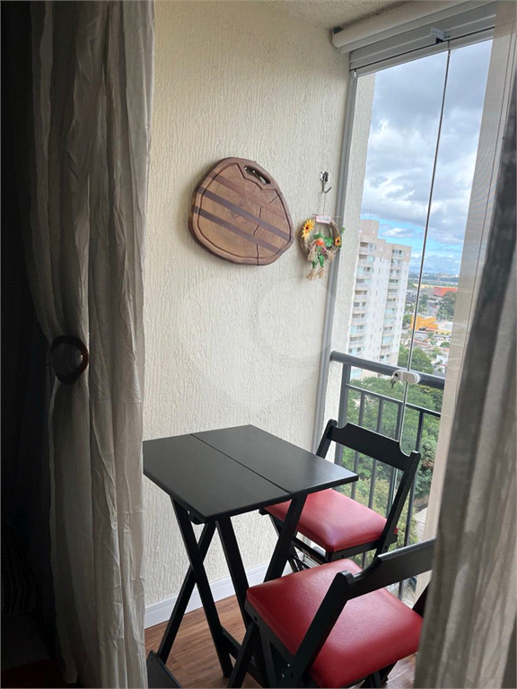 Apartamento venda GUARULHOS com 52m2, 2 quartos, sala com sacada e 1 vaga de garagem