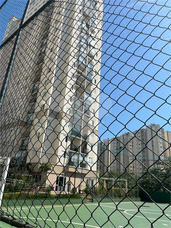 Apartamento venda GUARULHOS com 52m2, 2 quartos, sala com sacada e 1 vaga de garagem